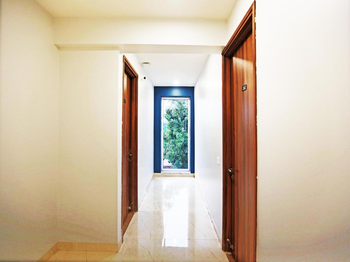 Hotel OYO 39589 Santhi Grand Vijayawāda Esterno foto