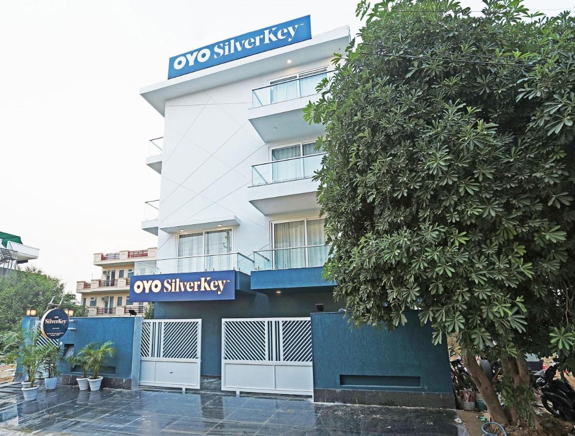 Hotel OYO 39589 Santhi Grand Vijayawāda Esterno foto