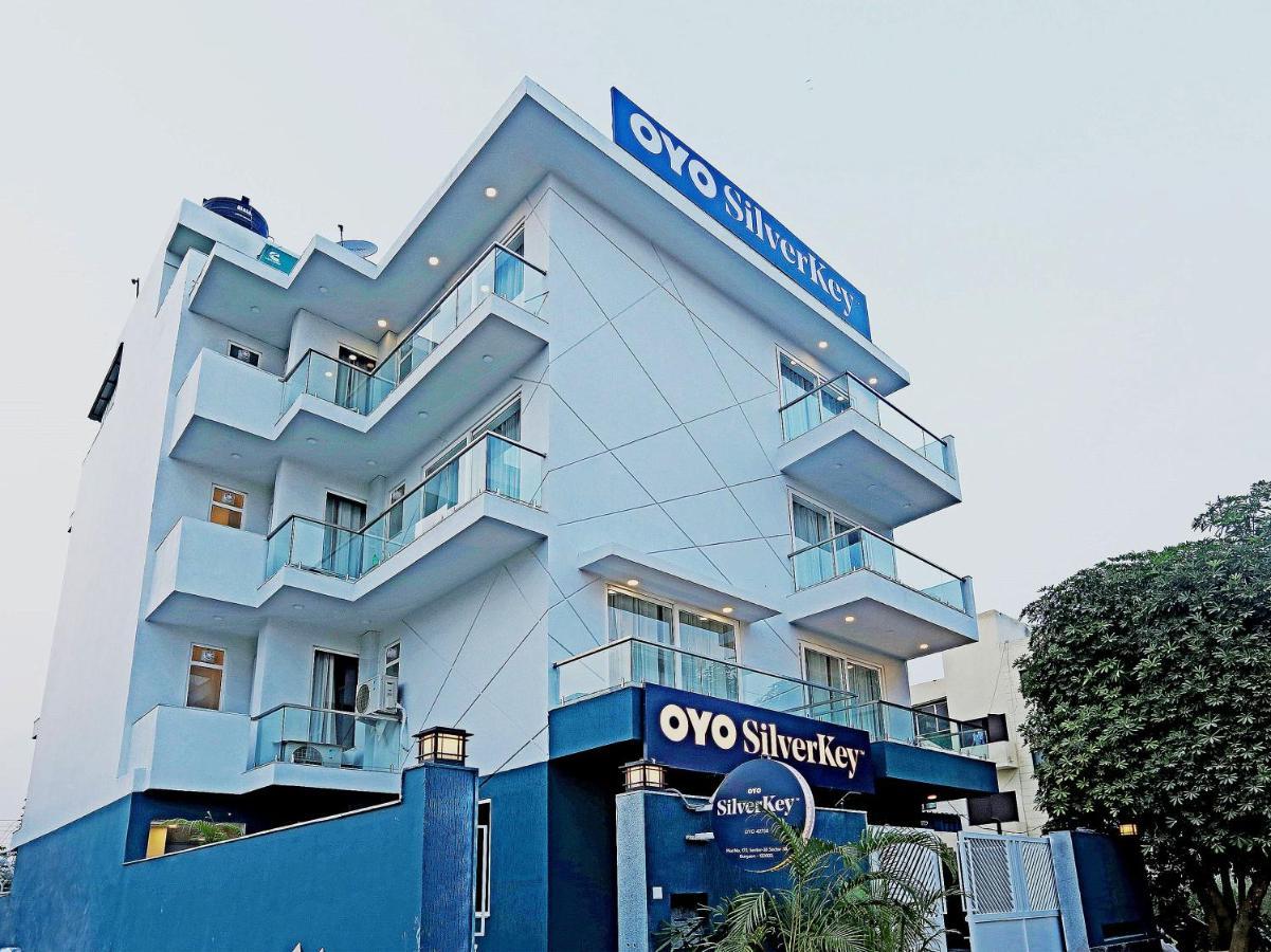 Hotel OYO 39589 Santhi Grand Vijayawāda Esterno foto
