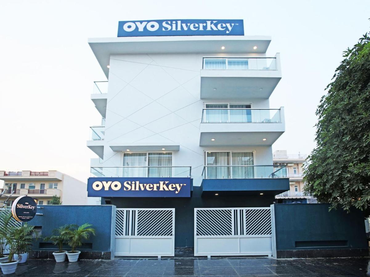 Hotel OYO 39589 Santhi Grand Vijayawāda Esterno foto