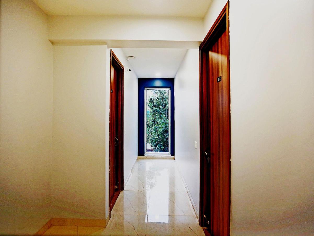 Hotel OYO 39589 Santhi Grand Vijayawāda Esterno foto